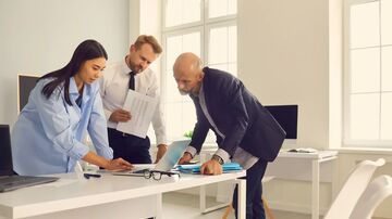 The challenge of paying and managing international contractors