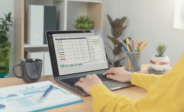 Tracking and managing payrolls is easy on Payslip 1