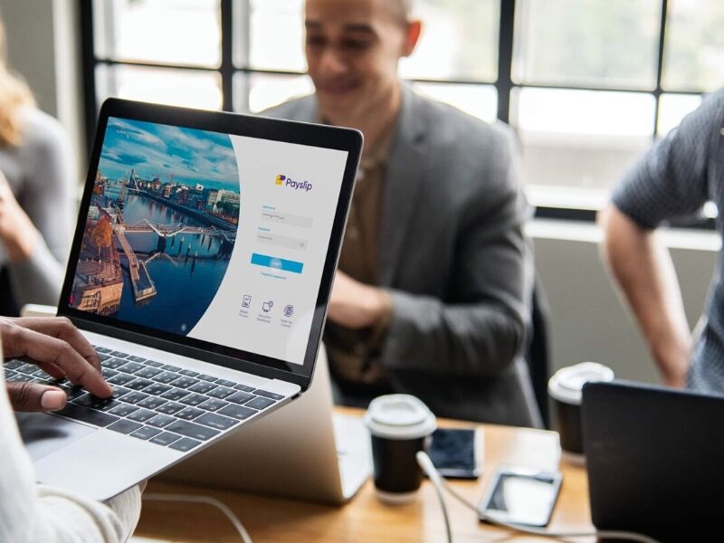 Use Payslips global payroll provider partner network to manage your international payroll